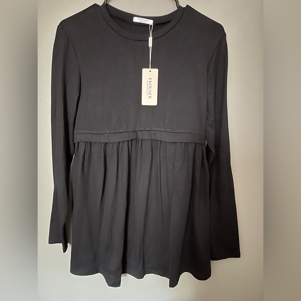 NWT Ekouaer Maternity Top
